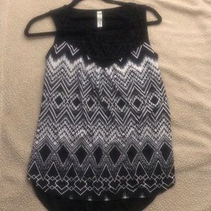 Black geometric top